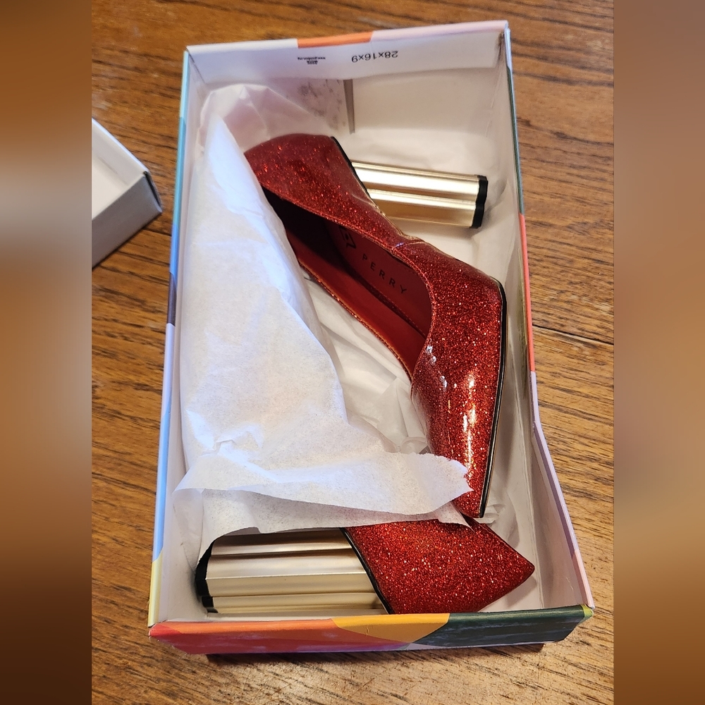 NEW Katy Perry Dellilah True Red High Gold Heels Size 5